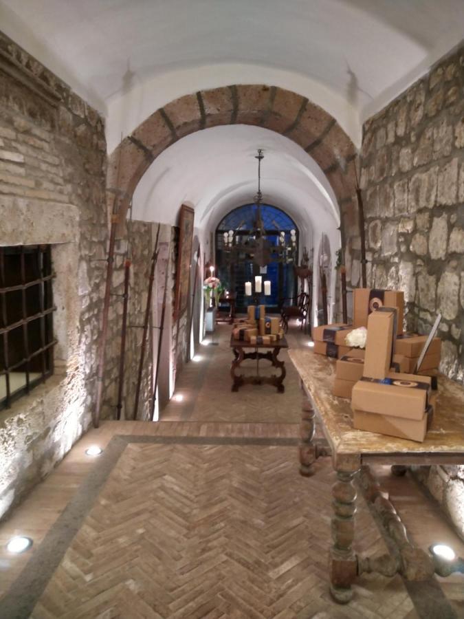 Castello Costaguti Hotel Roccalvecce Exterior photo